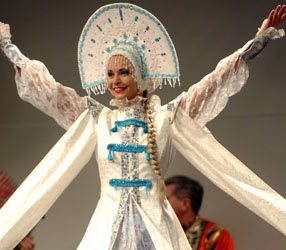 Photo by Ken Mahnke. Metelitsa, Russian folk dance, ensemble Barynya, Texas Tour 2011, Anna Brovkina